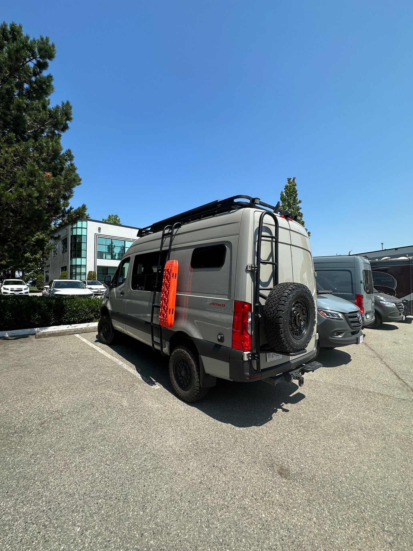 Sprinter Two-in-one ladder and tire carrier - Aluminum