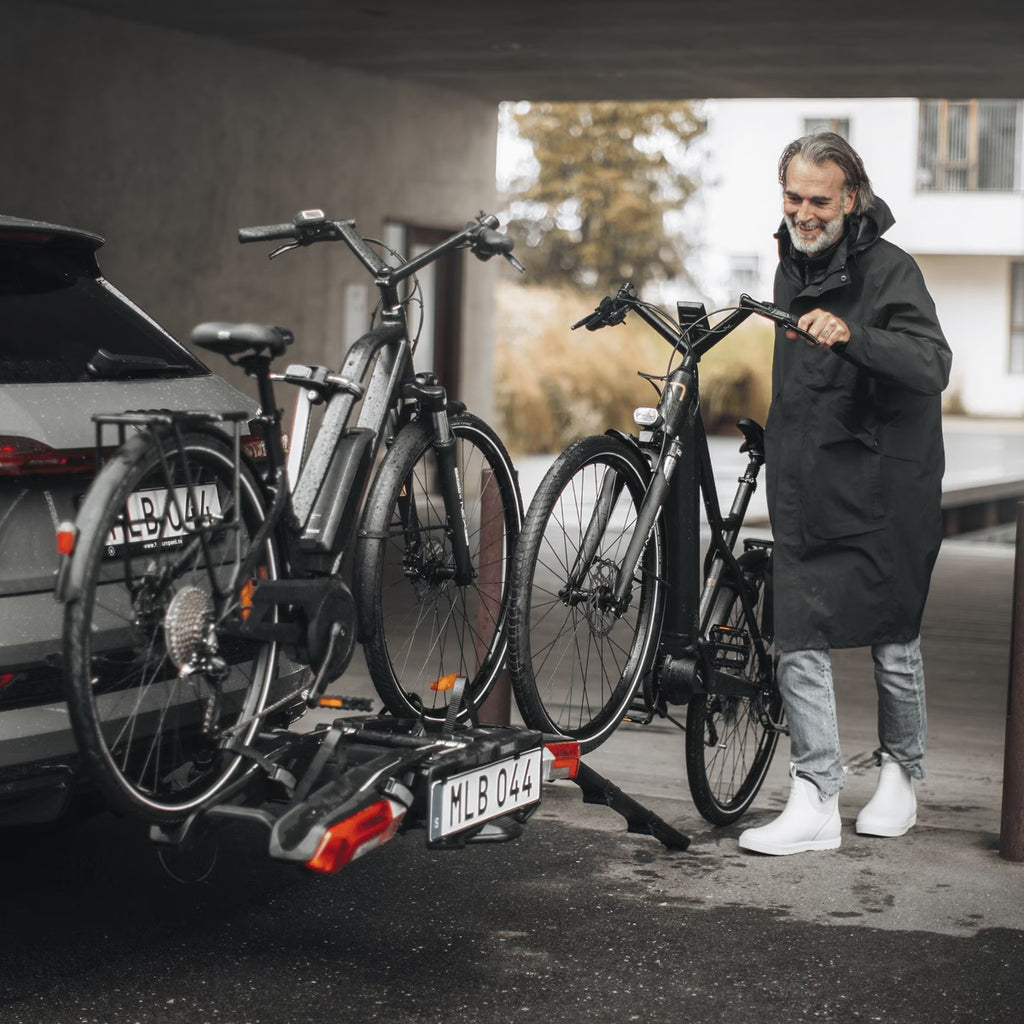 Thule Epos w/ lights 3-bike foldable hitch platform bike rack with lights & license plate holder
