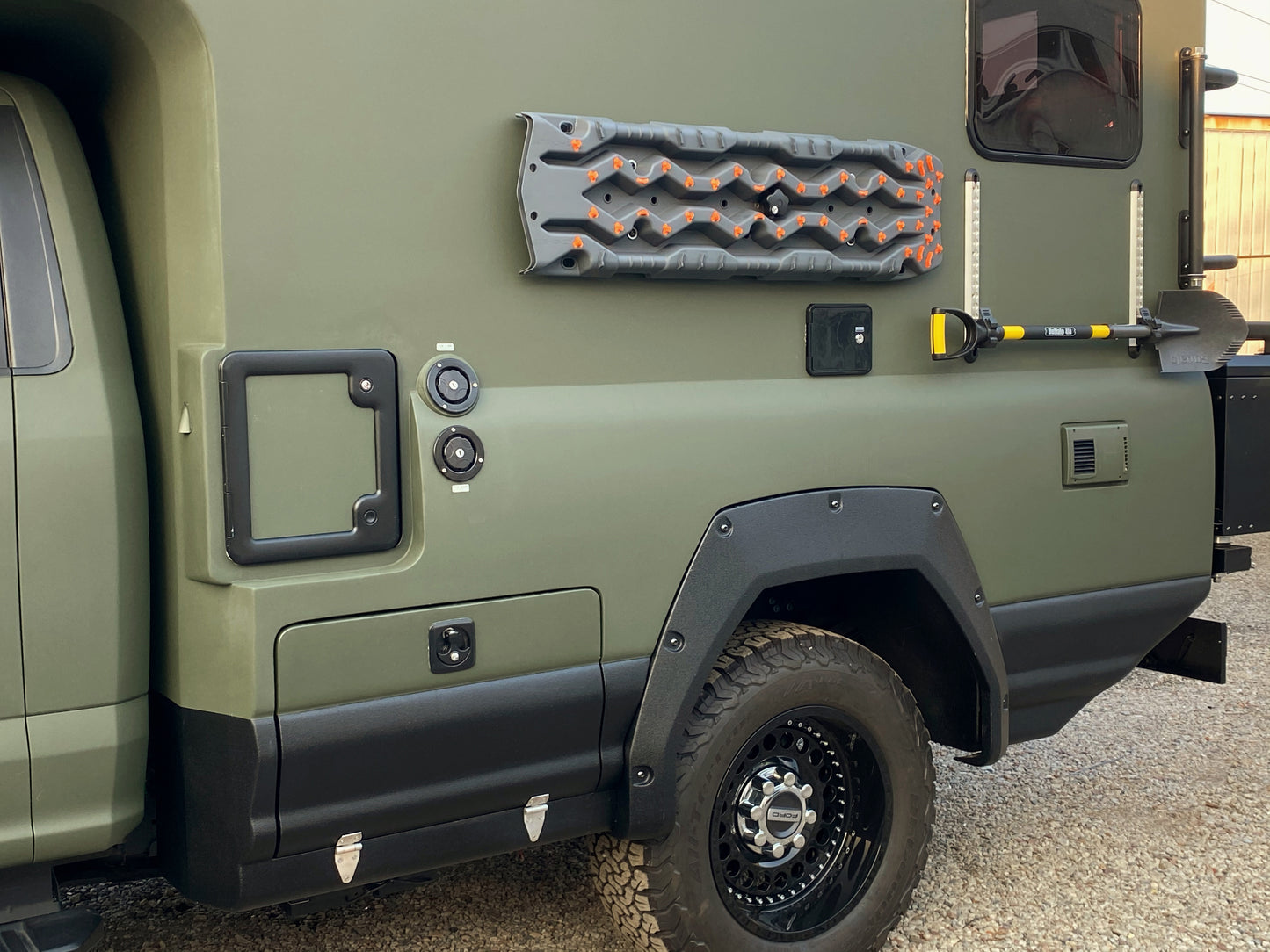 RoamLabX Carbon Fiber Truck Camper