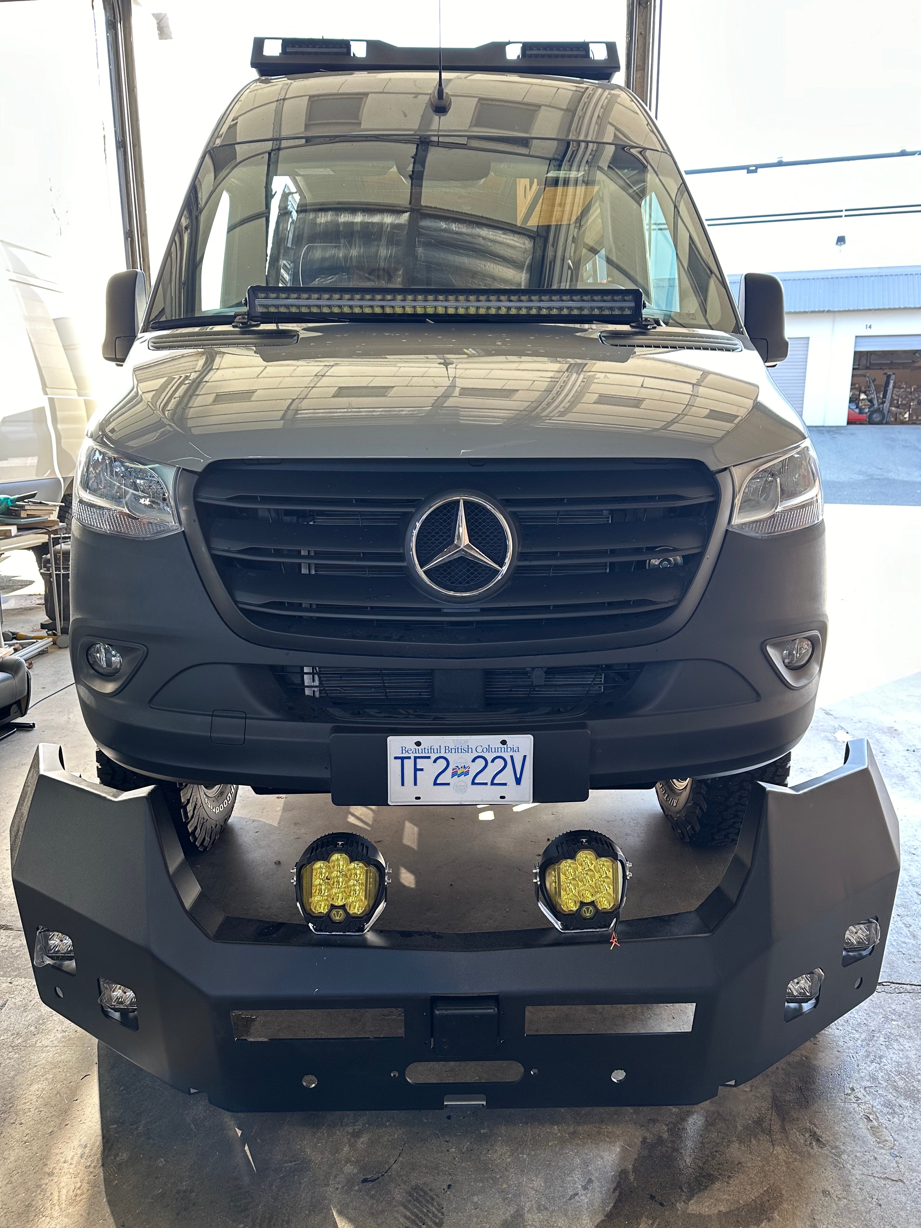 Mercedes Sprinter (2019+) Pare-chocs avant sans Bull Bar | Bois de l'arrière-pays 