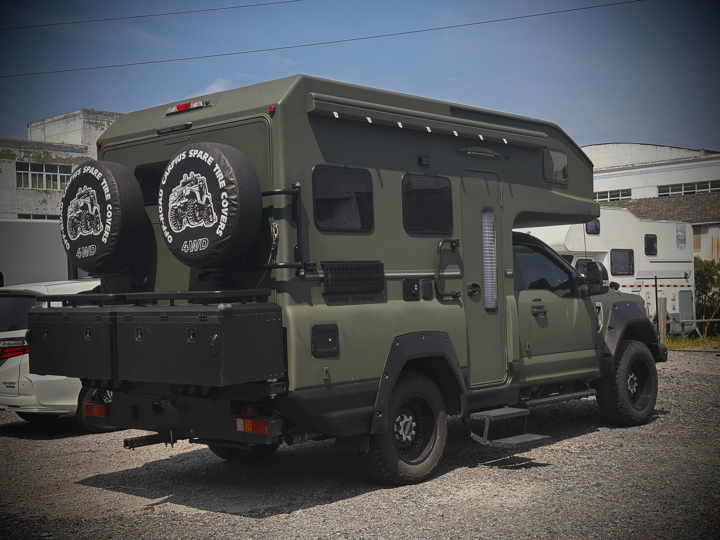 RoamLabX Carbon Fiber Truck Camper