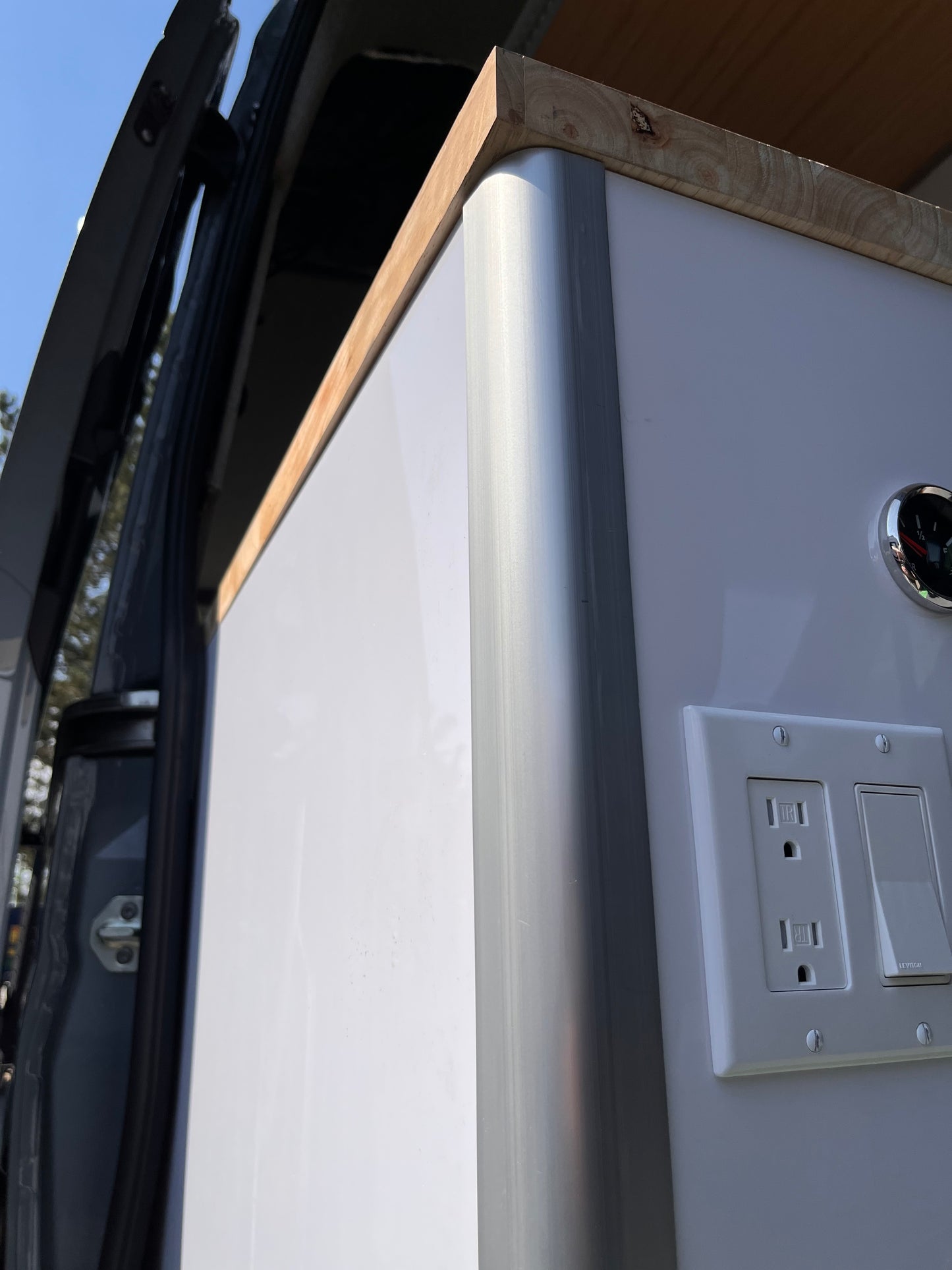 Aluminum Corner Extrusions For Camper Van Cabinets
