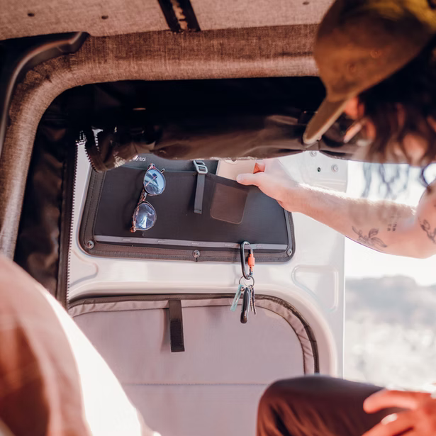 Panneaux de rangement supérieurs de porte arrière pour Mercedes Sprinter VanEssential (paire)