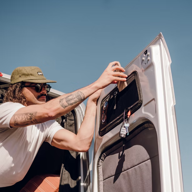 Panneaux de rangement supérieurs de porte arrière pour Mercedes Sprinter VanEssential (paire)