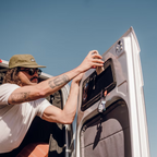 Panneaux de rangement supérieurs de porte arrière pour Mercedes Sprinter VanEssential (paire)