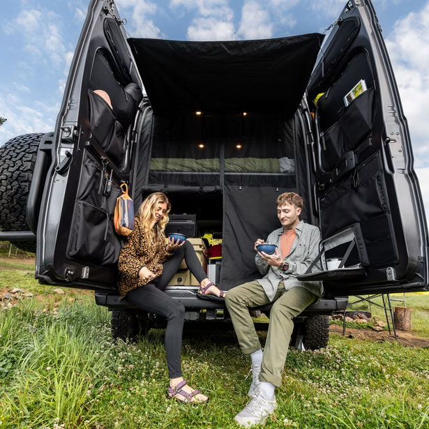 Panneaux de rangement inférieurs de porte arrière VanEssential Ram Promaster (arrière)